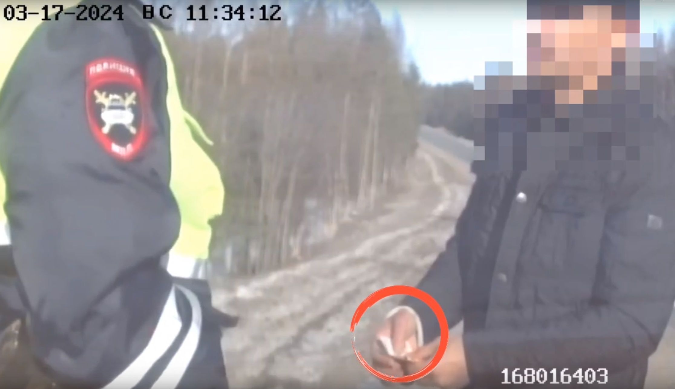 В Карелии водитель перед камерой предложил взятку полицейским