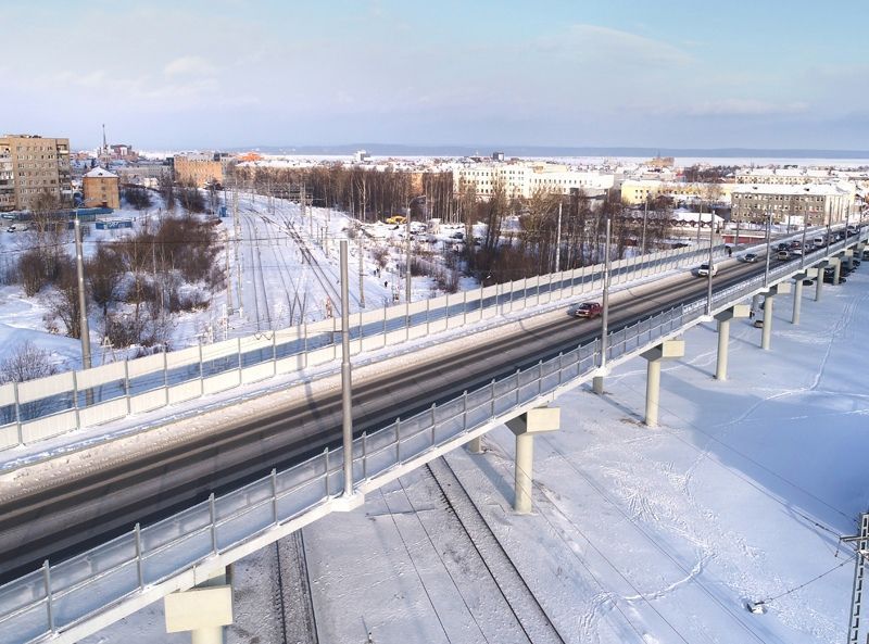 Застройщик Гоголевского моста назвал причиной появления колеи шипованные шины