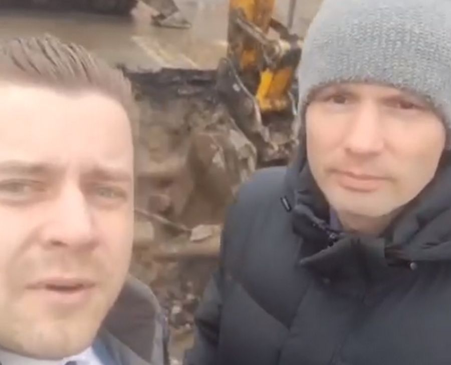 В центре Петрозаводска из-за коммунальной аварии сняли асфальт