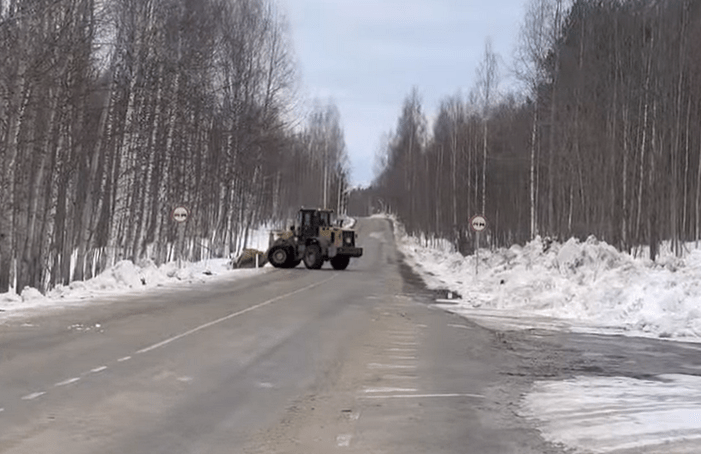 «Морозное пучение»: Минтранс объяснил причину трещин на дороге в Карелии