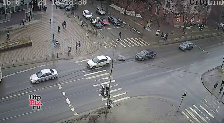 В мэрии объяснили причину огромных дыр на центральном проспекте Петрозаводска