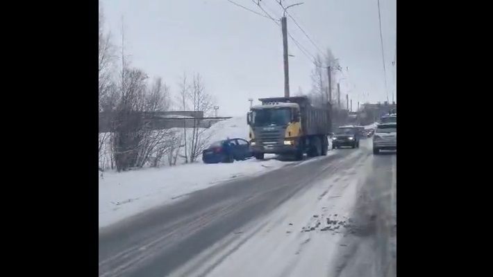 Учебная машина попала в ДТП в Петрозаводске