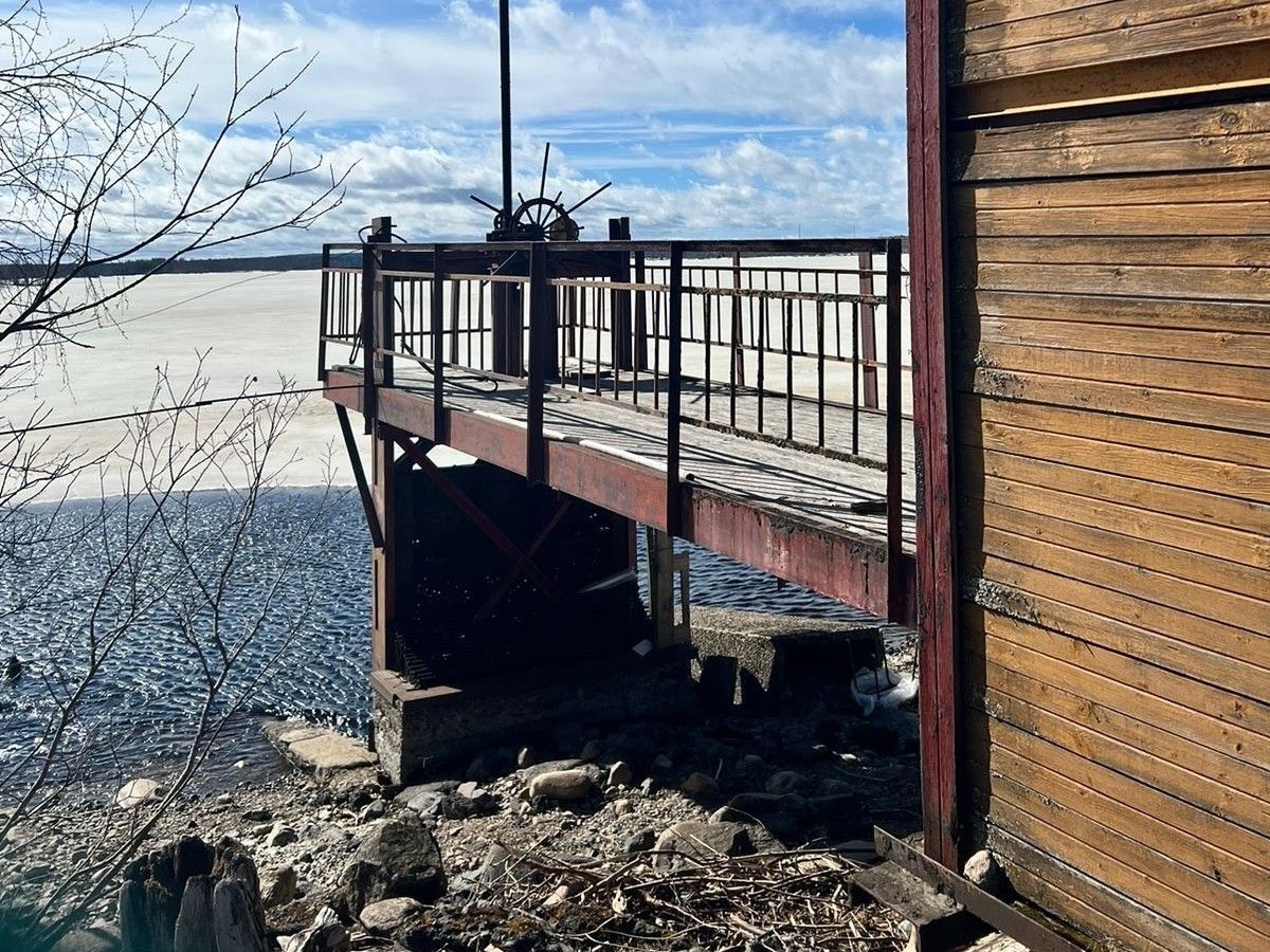 Затвор на Лососинской плотине снова поднимут на 10 сантиметров