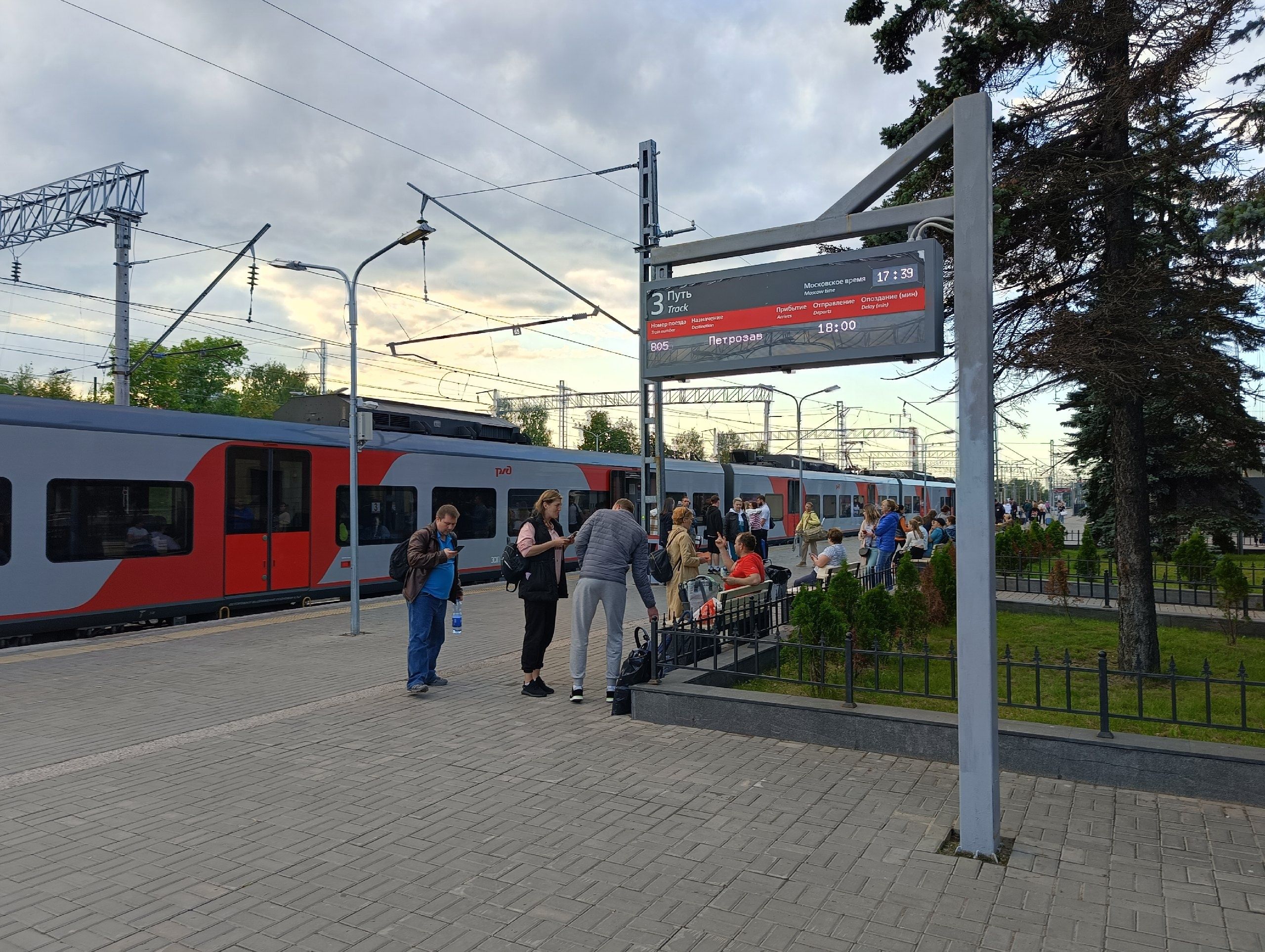 Дополнительные пригородные поезда будут курсировать в Карелии с мая