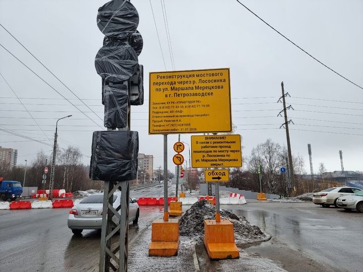 Водители в Петрозаводске массово жалуются на огромные пробки из-за начала ремонта моста