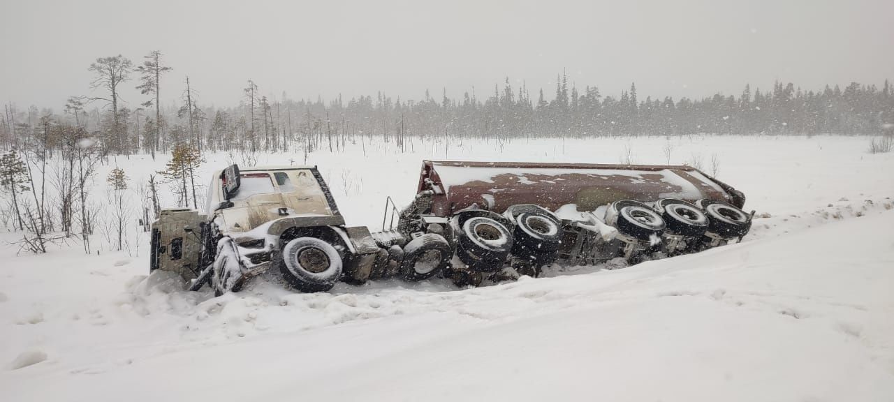 Два лобовых столкновения грузовиков с легковушками произошли в выходные в Карелии