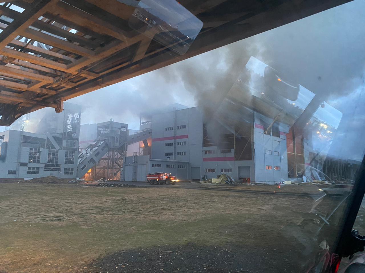 Крупный пожар произошел ночью на ДОК «Калевала» в Петрозаводске