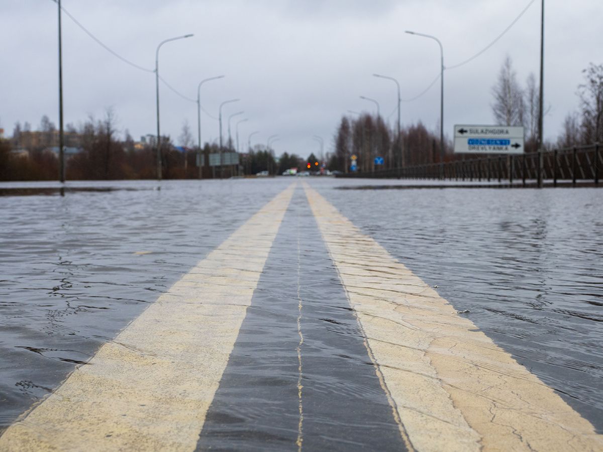Потоп на объездной! Фоторепортаж с места затопления трассы на подъезде к Петрозаводску Потоп на объездной! Фоторепортаж с места затопления трассы на подъезде к Петрозаводску