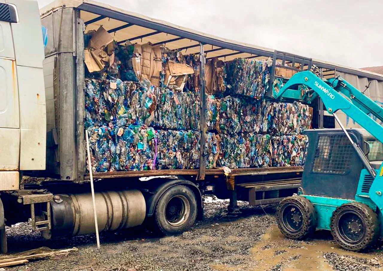 Пластик из желтых контейнеров отправили в Тверскую область на переработку