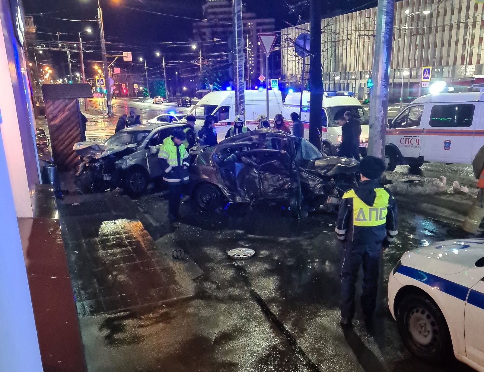 Смертельным ДТП закончилась ночная погоня в Петрозаводске Смертельным ДТП закончилась ночная погоня в Петрозаводске