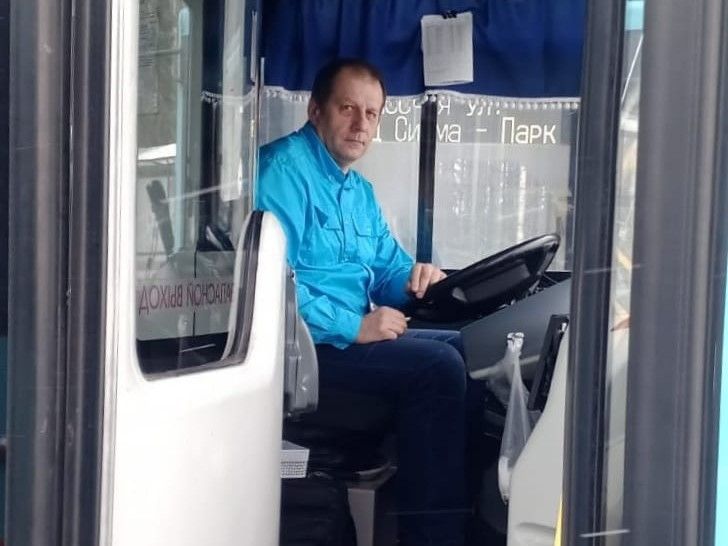 Водитель городского автобуса получит премию за спасение человека