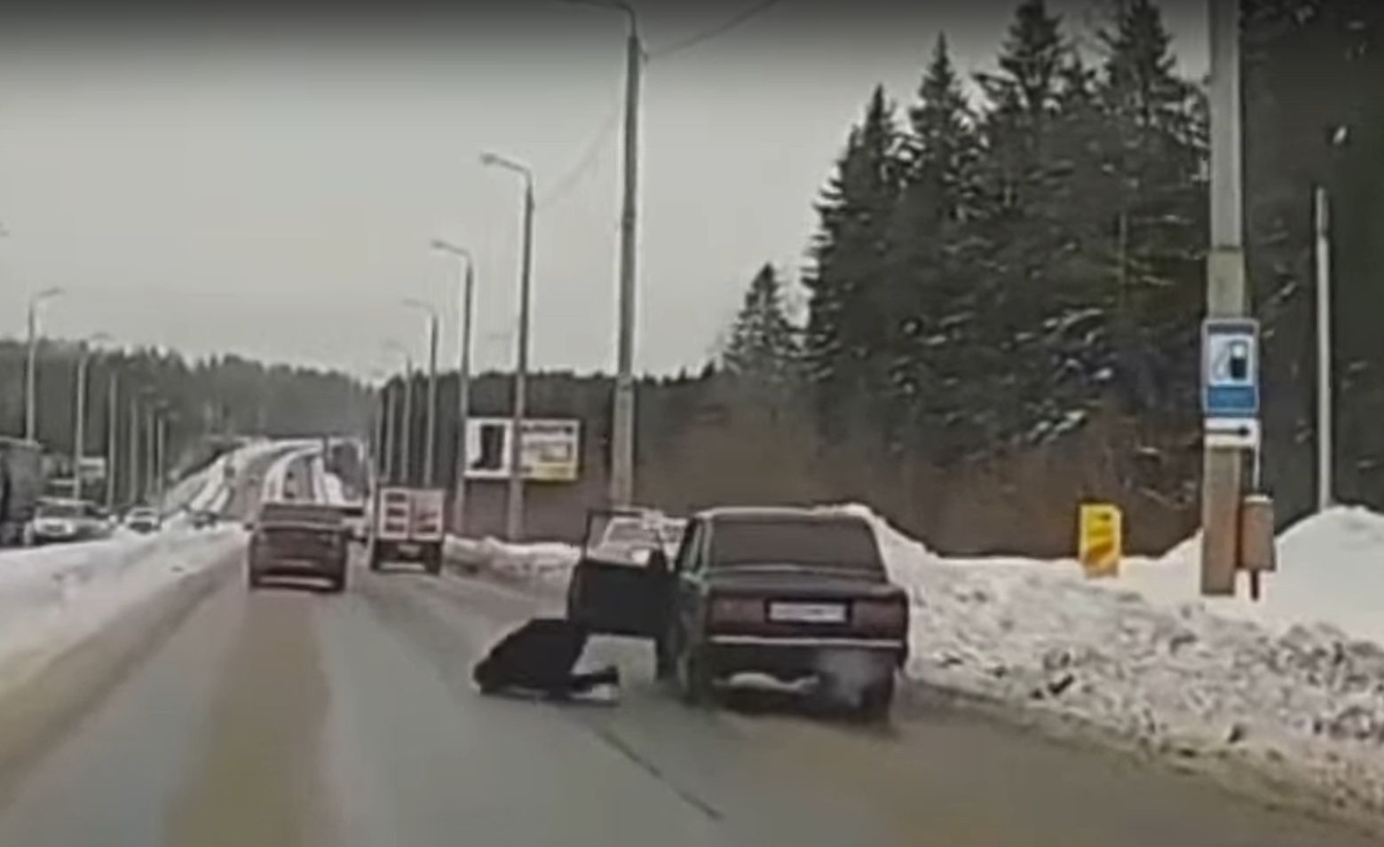 В Петрозаводске молодой водитель на ходу выпрыгнул из машины