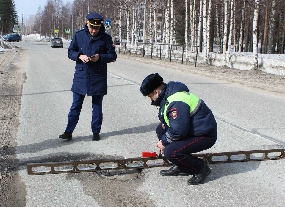 Складирование снега в Костомукше привело к дефектам на дорогах