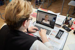 Карельских учителей научат создавать чаты и проводить родительские собрания онлайн