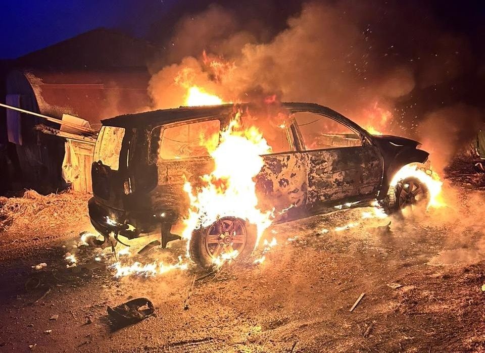 В Карелии дотла сгорел внедорожник