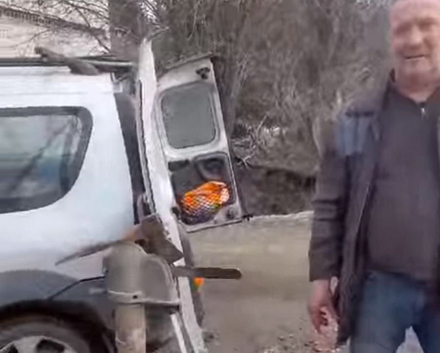 Житель Петрозаводска воткнул в колонку топор и едва не оставил без воды целый район