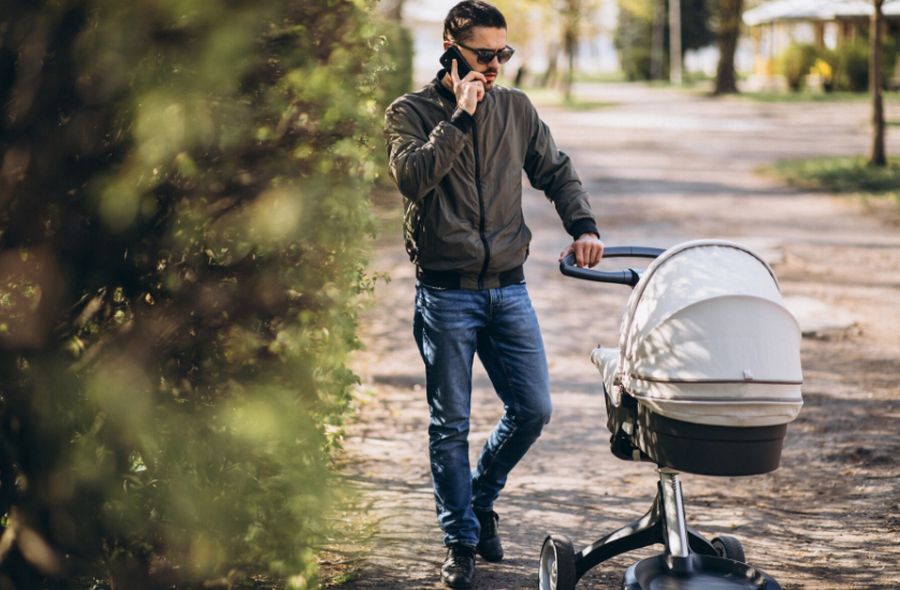 В Петрозаводске бездомный украл коляску, чтобы возить на ней металлолом для сдачи