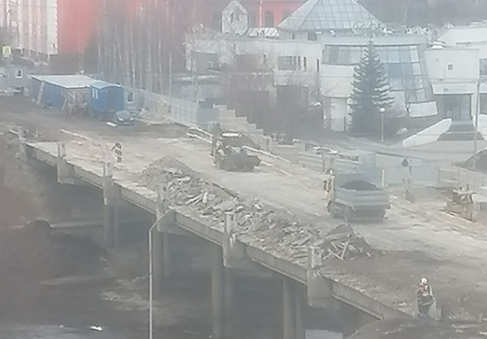 В Петрозаводске начался снос моста на улице Мерецкова