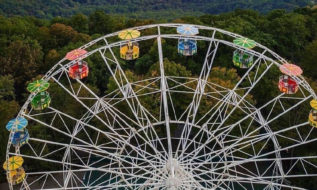 В Петрозаводске начался монтаж нового «Колеса обозрения»