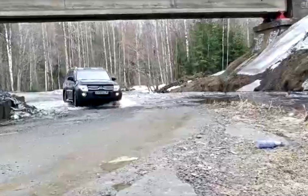В Деревянском поселении в Карелии из-за паводка ввели режим повышенной готовности и закрыли проезд под мостом