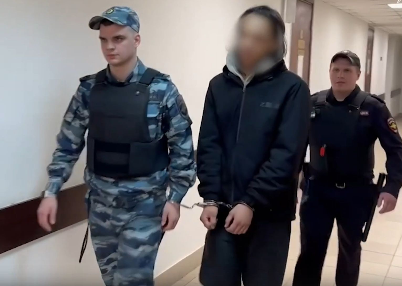 В Петрозаводске взяли под стражу школьника, который изрезал ножом двух девушек-подростков