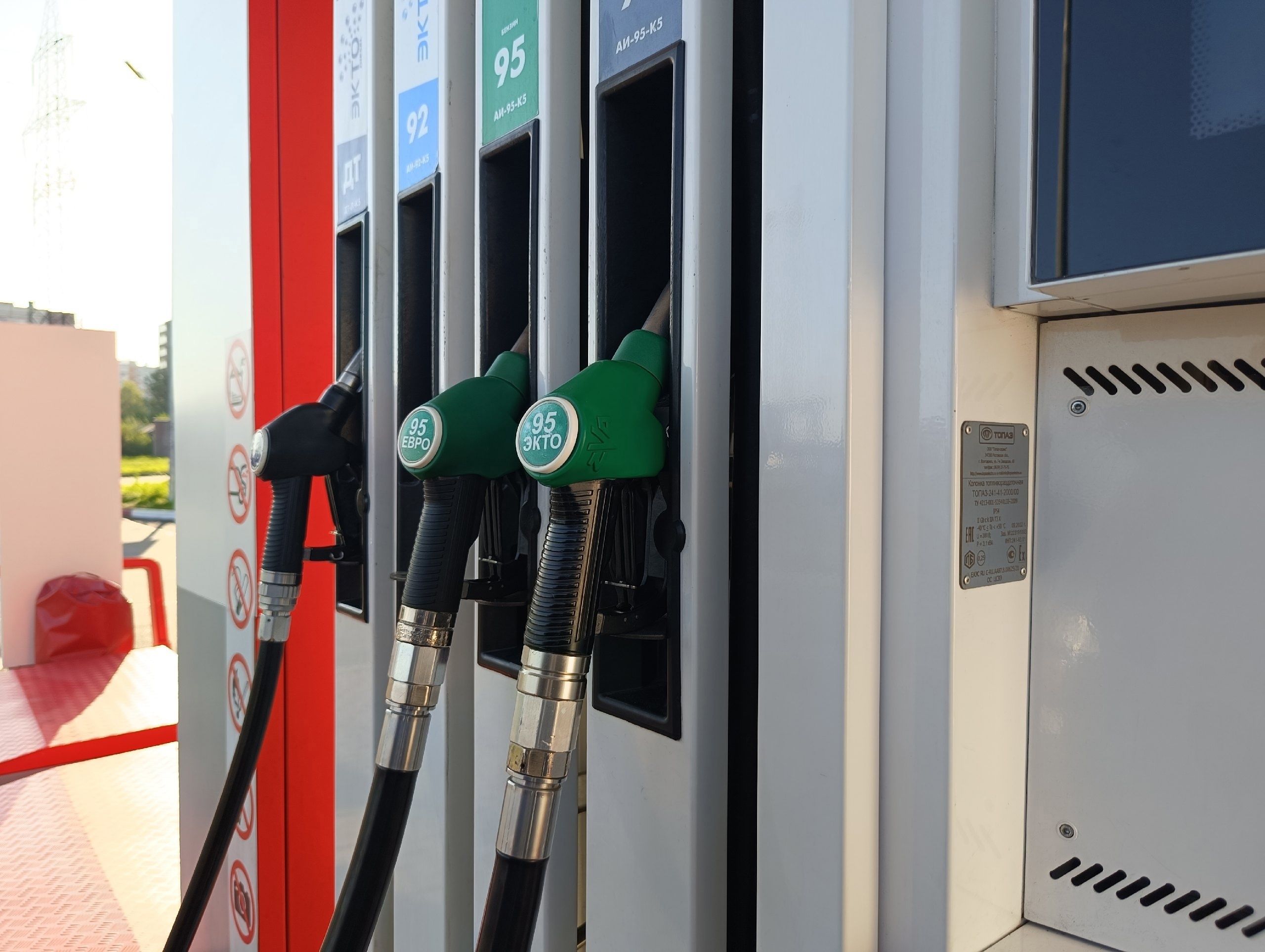 Житель Петрозаводска заперся в туалете на автозаправке и угрожал ее взорвать