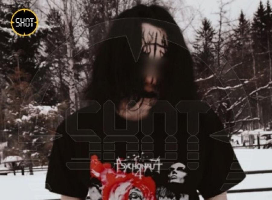 В Петрозаводске школьник порезал ножом двух девушек-подростков В Петрозаводске школьник порезал ножом двух девушек-подростков