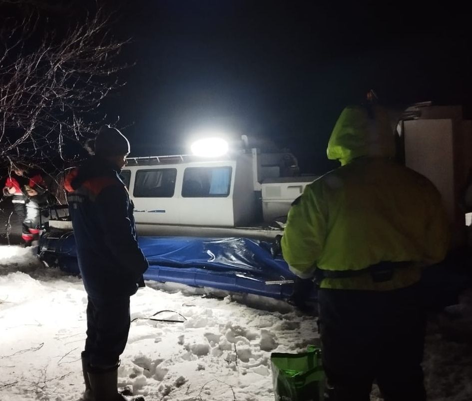 В Онежском озере сломалось судно с шестью рыбаками