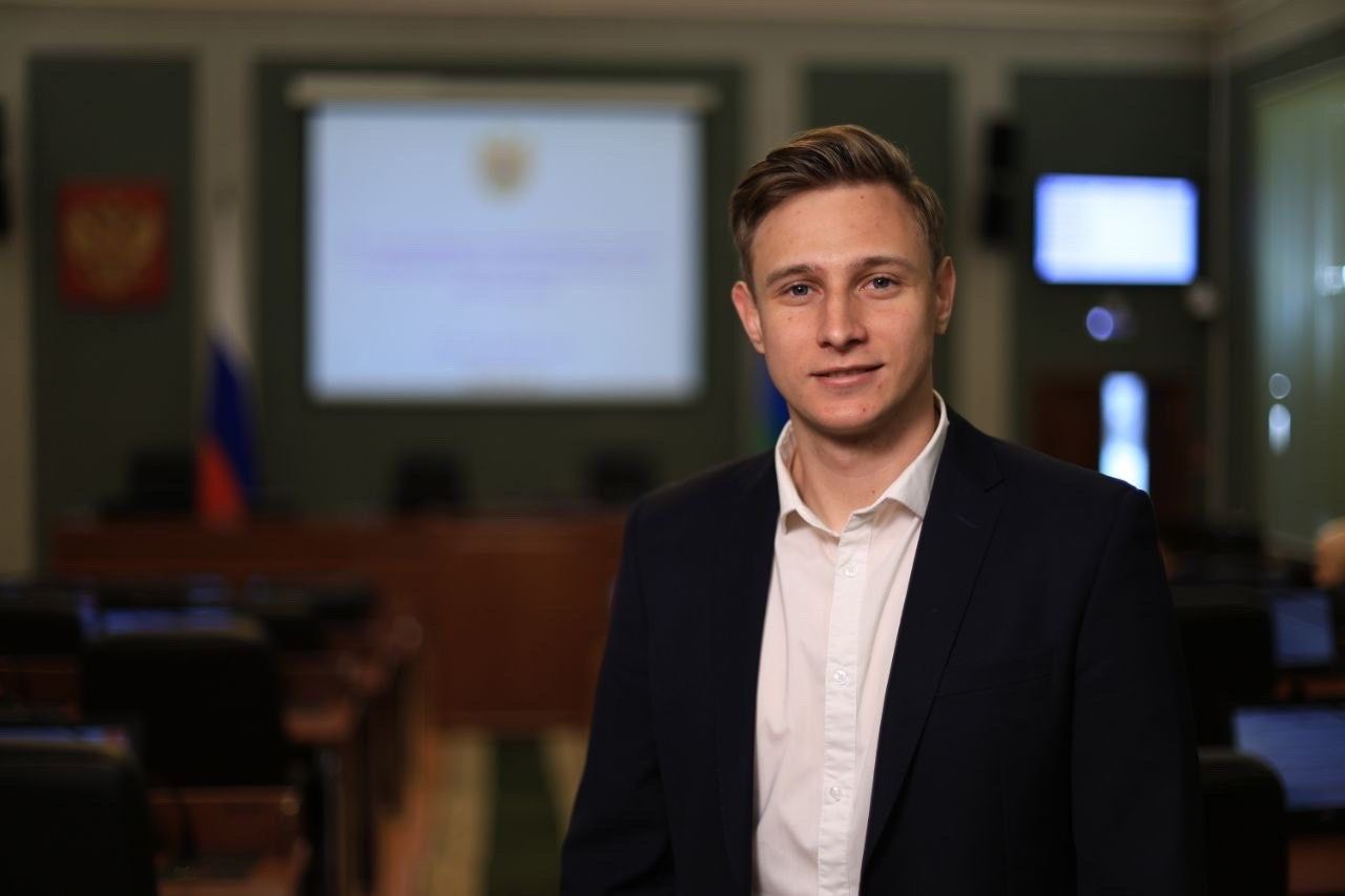 Элиссан Шандалович представил нового 23-летнего депутата Заксобрания Карелии Элиссан Шандалович представил нового 23-летнего депутата Заксобрания Карелии