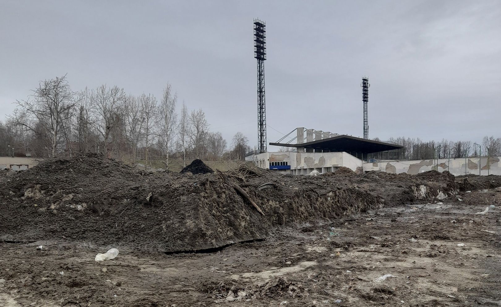 На мэрию Петрозаводска подали в суд из-за свалки снега около стадиона «Спартак»