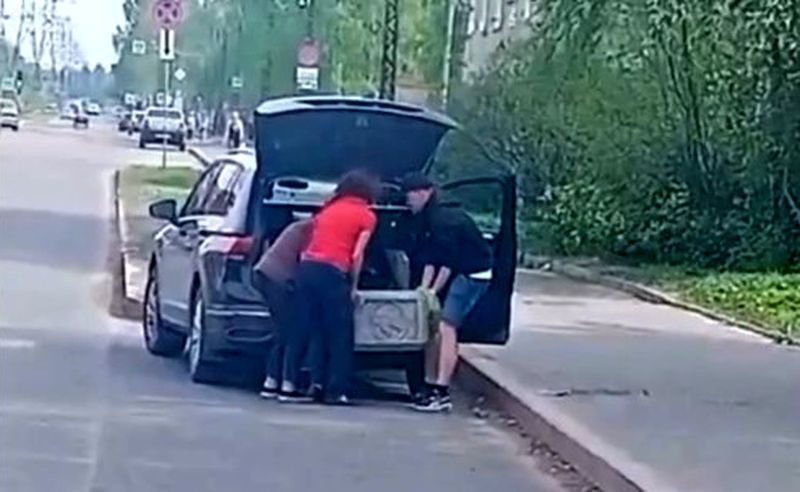 Стало известно, кто увез урну с улицы в Петрозаводске