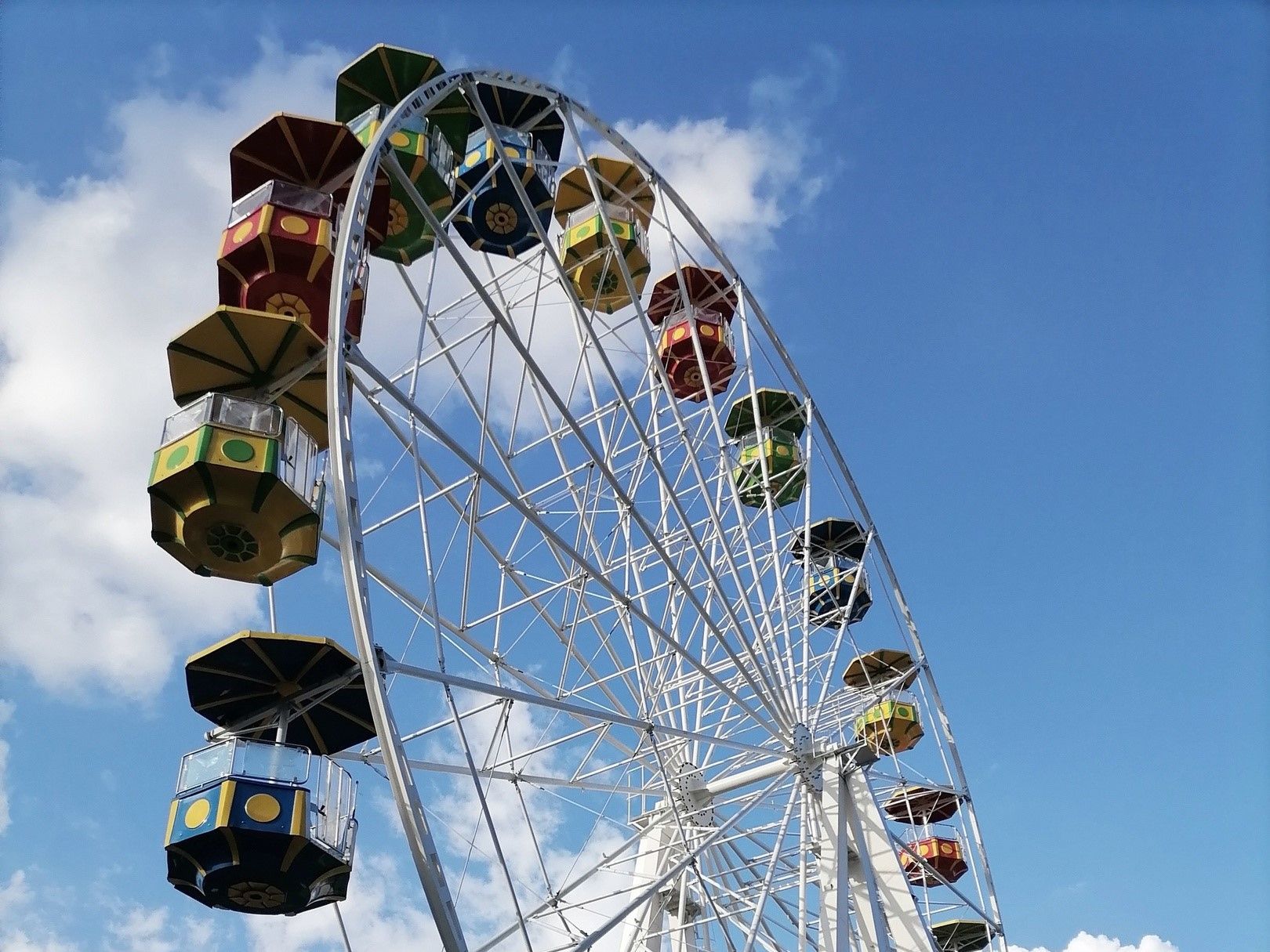 Закрытые из-за снега аттракционы Парка культуры и отдыха в Петрозаводске снова заработали