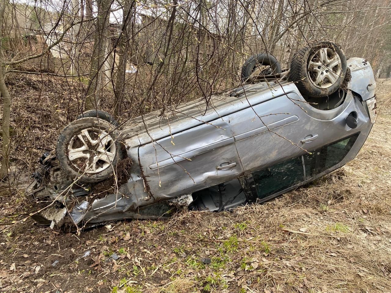 Водитель легкового автомобиля не справился с управлением и съехал в кювет в Прионежском районе