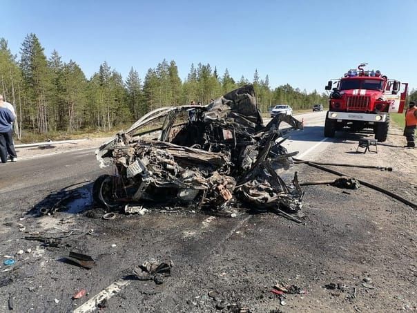 В столкновении большегруза и внедорожника на севере Карелии погибли три человека