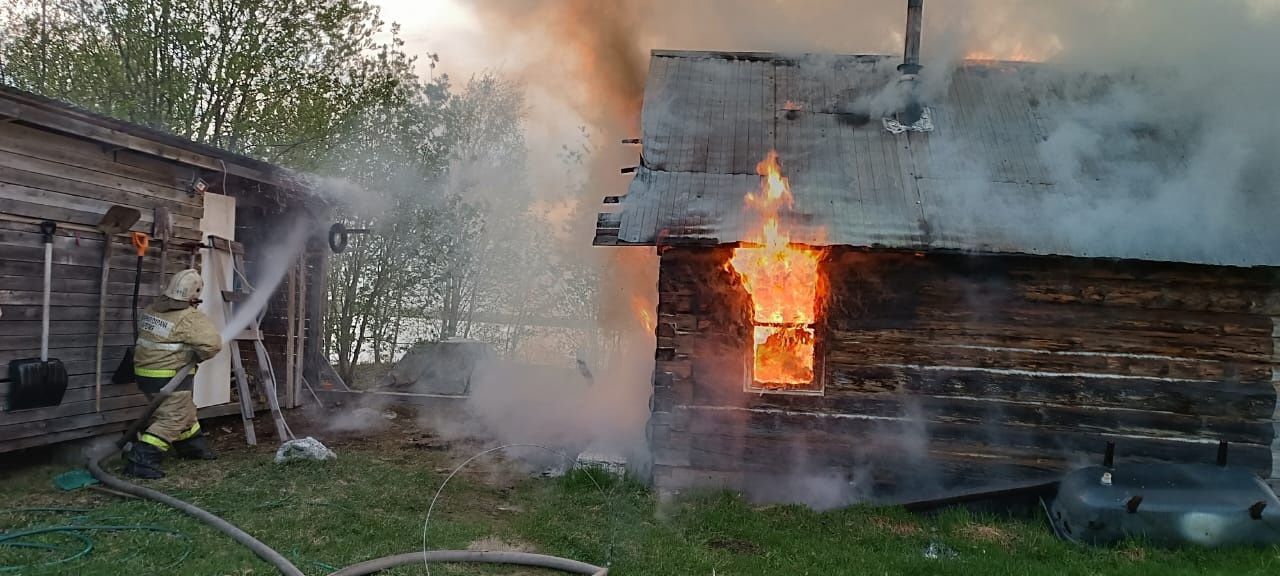 Спасатели тушили пожар в Беломорске