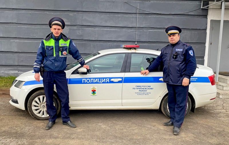 Карельские полицейские помогли попавшему в беду водителю из Ленобласти