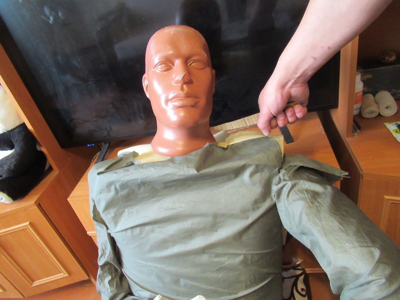 Житель Сегежи пригласил знакомого в гости и едва не убил