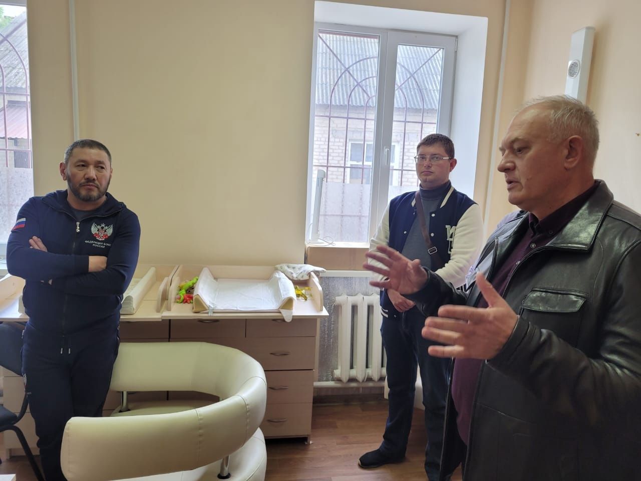 Карельские врачи во главе с министром приступили к работе в Васильевской городской больнице