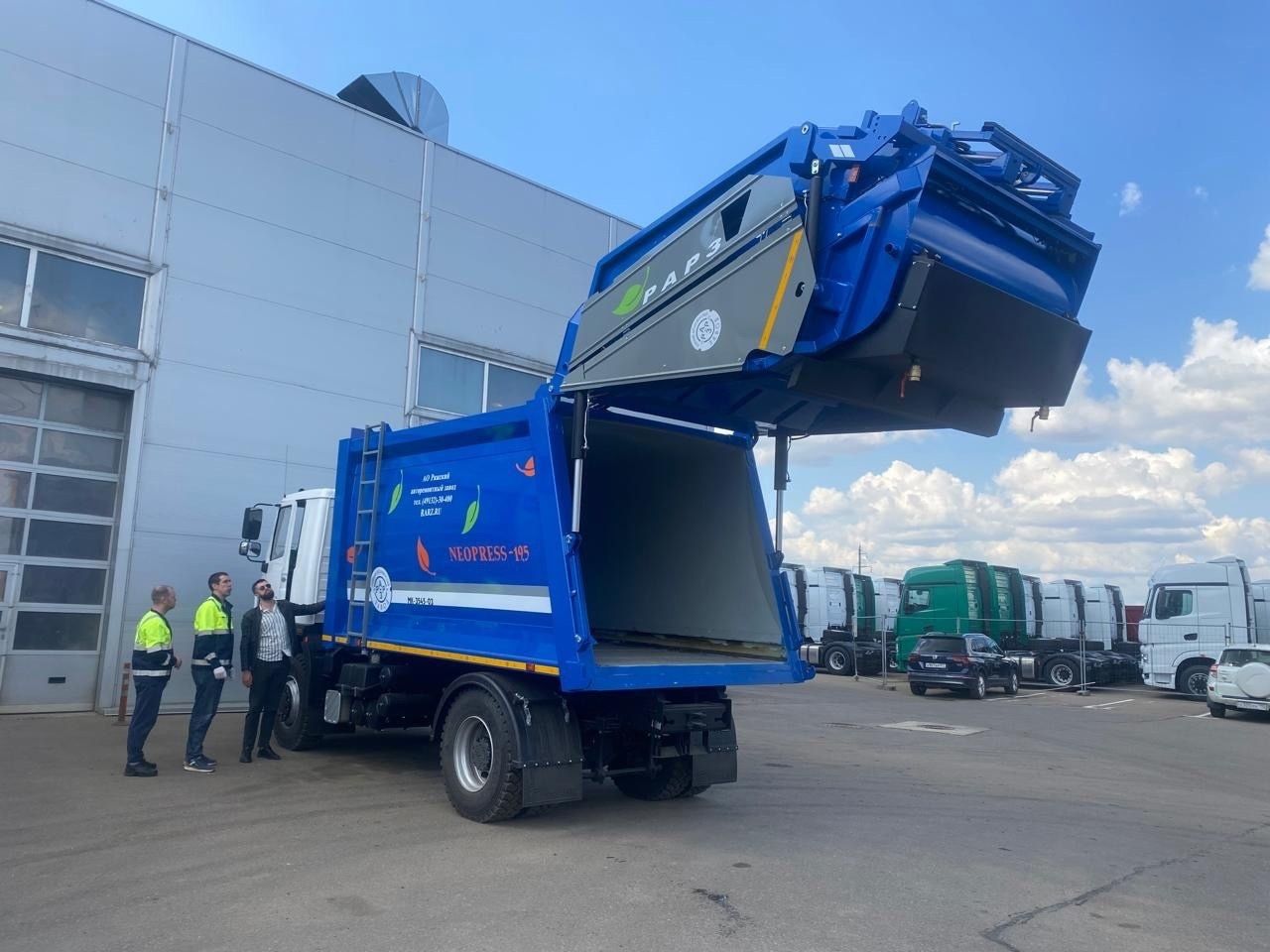 В Петрозаводск поступили новые мусоровозы
