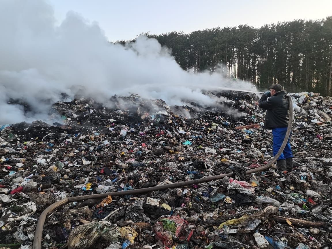 На полигоне в Медвежьегорске продолжается проливка территории