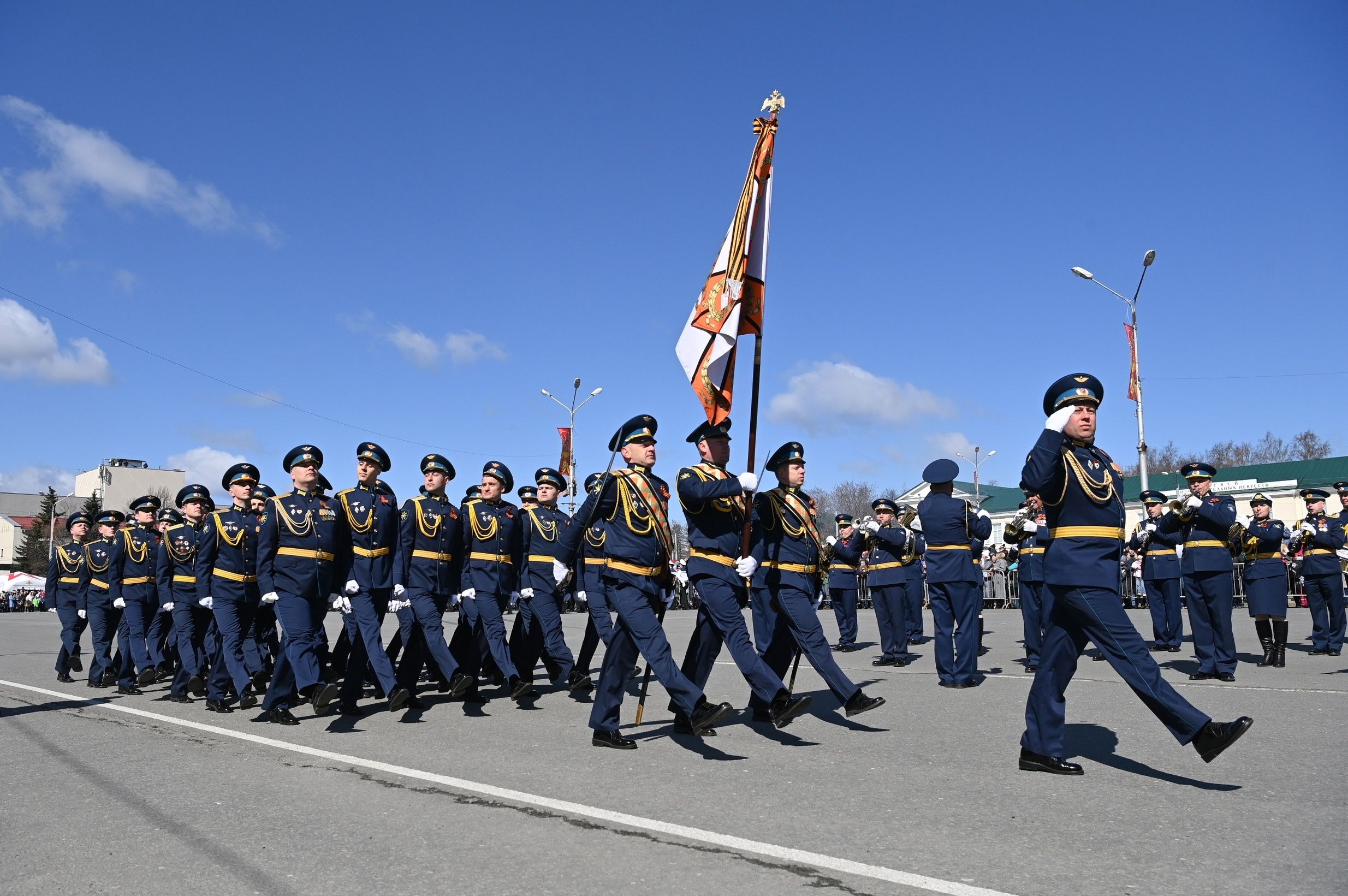 Глава Карелии открыл парад в честь 79-й годовщины Великой Победы