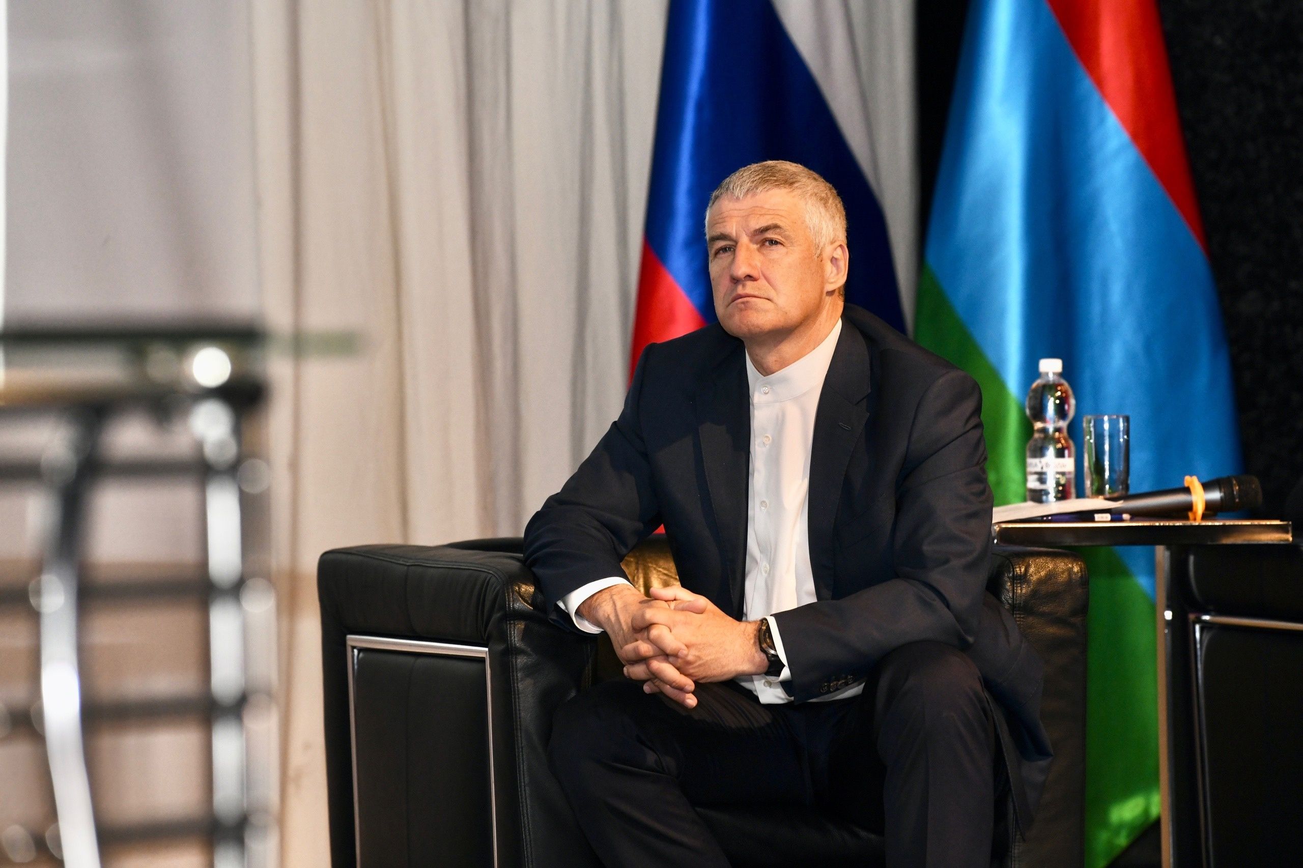 Артур Парфенчиков оценил вклад камнеобработки в экономику Карелии