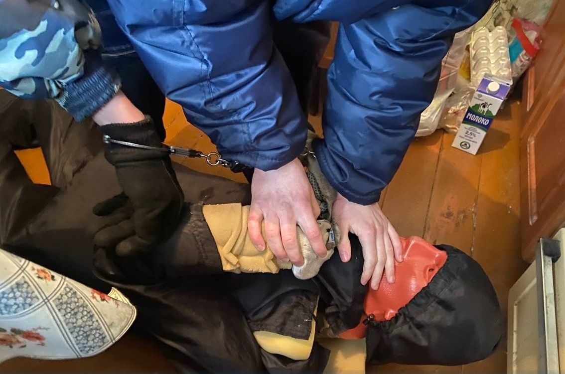 В Петрозаводске осудили двум мужчин, которые обманули и избили 77-летнюю женщину