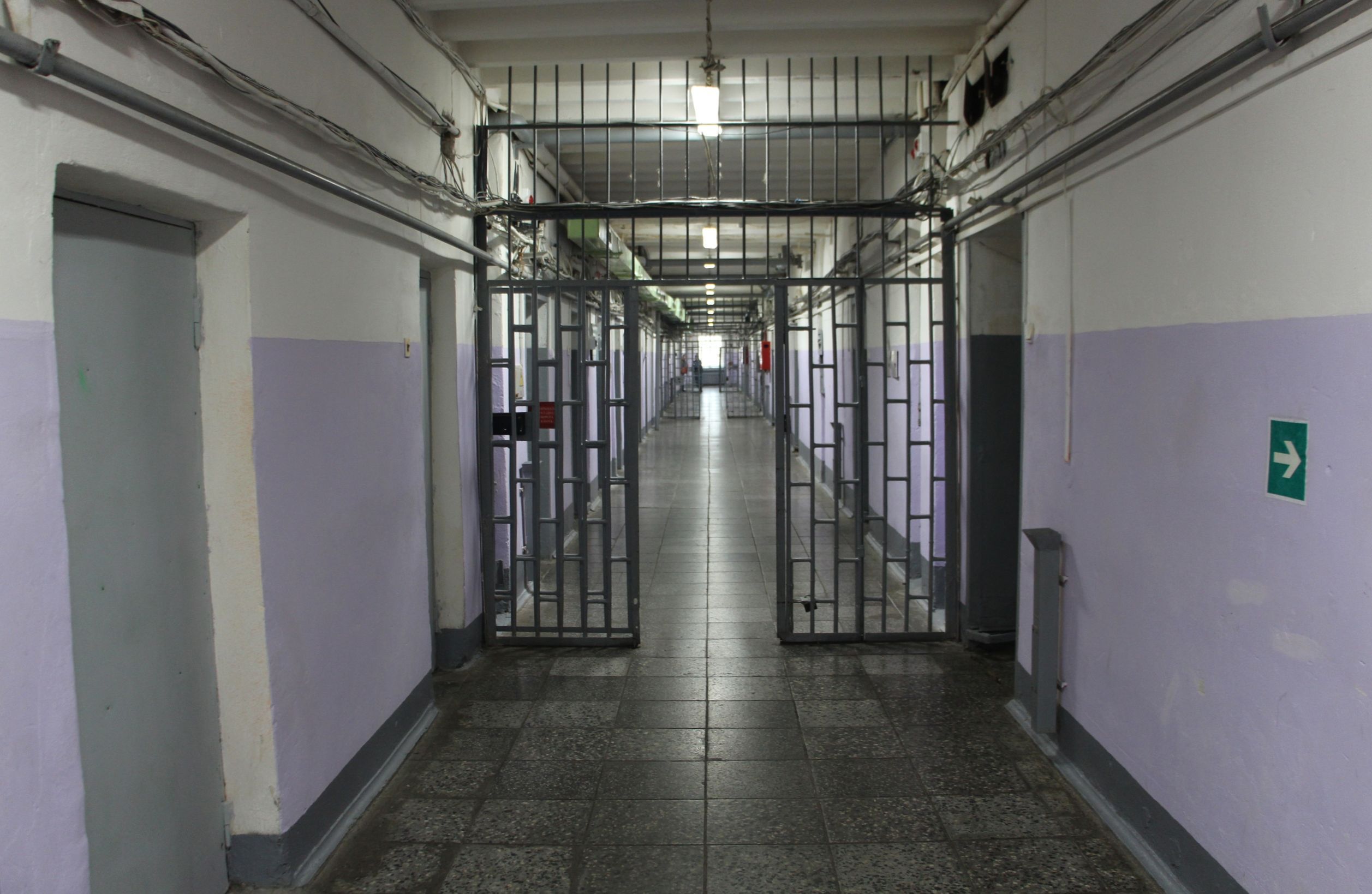 Заключенный в колонии в Сегеже получил тяжелые травмы