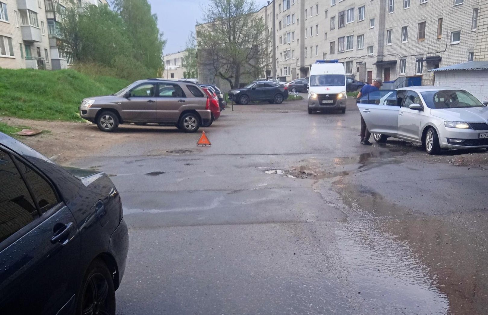 В Сегеже 10-летняя девочка на велосипеде врезалась в автомобиль