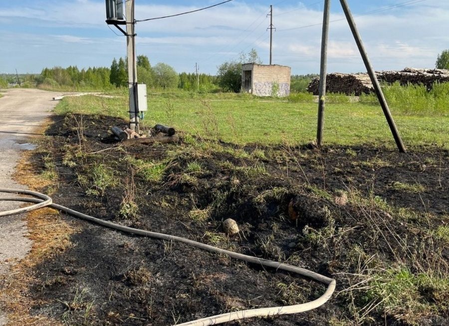 В Карелии после удара молнии в электроподстанцию начался пожар