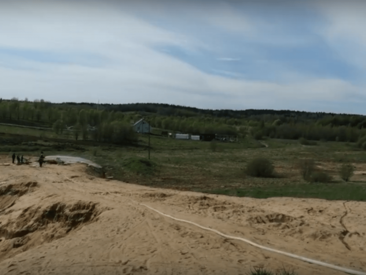 Сухую траву и мусор тушили спасатели Пудожского района дважды за день