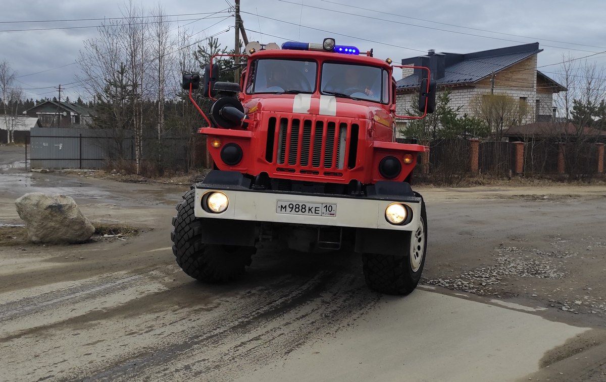 В карельском поселке сгорел дом, в пожаре погиб человек