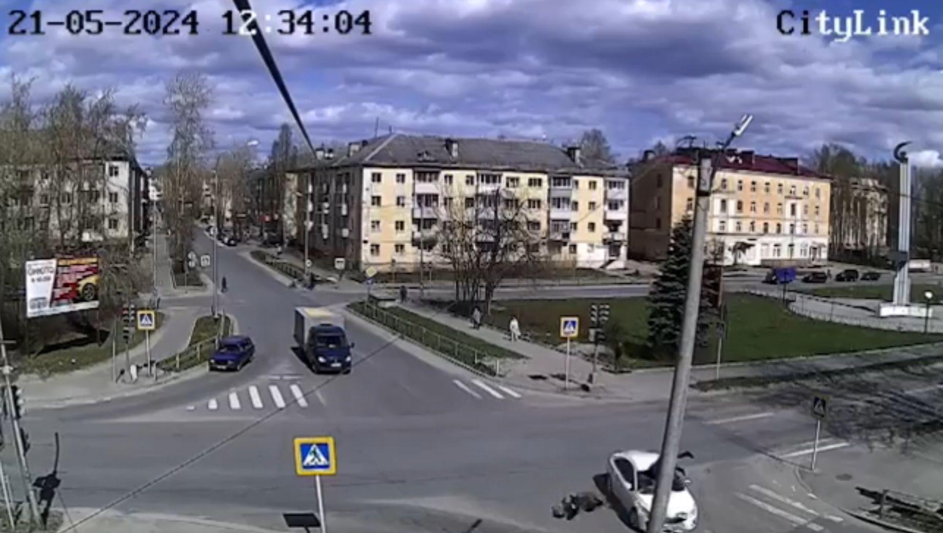 В Сегеже человек перевернулся в воздухе и разбил стекло автомобиля после жесткого ДТП на перекрестке