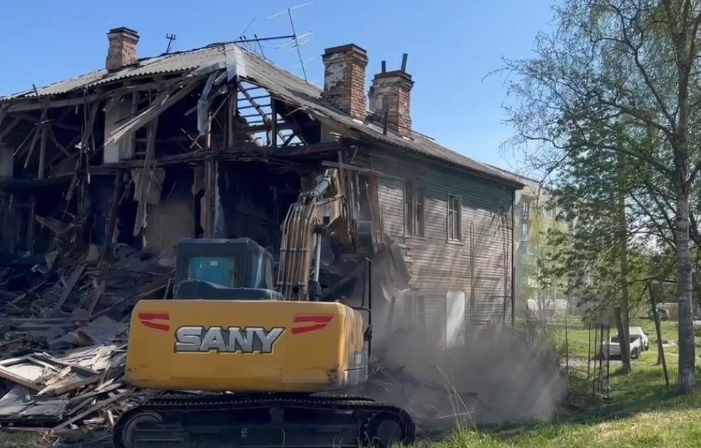 В Петрозаводске начали сносить аварийные дома на улице Бесовецкой